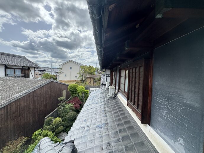 銅板の雨樋からの雨漏れ